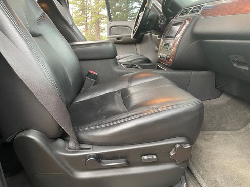 Used 2008 Chevrolet Suburban LT w/ LT Preferred Equipment Group image 17