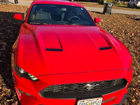 Used 2018 Ford Mustang Coupe image 5