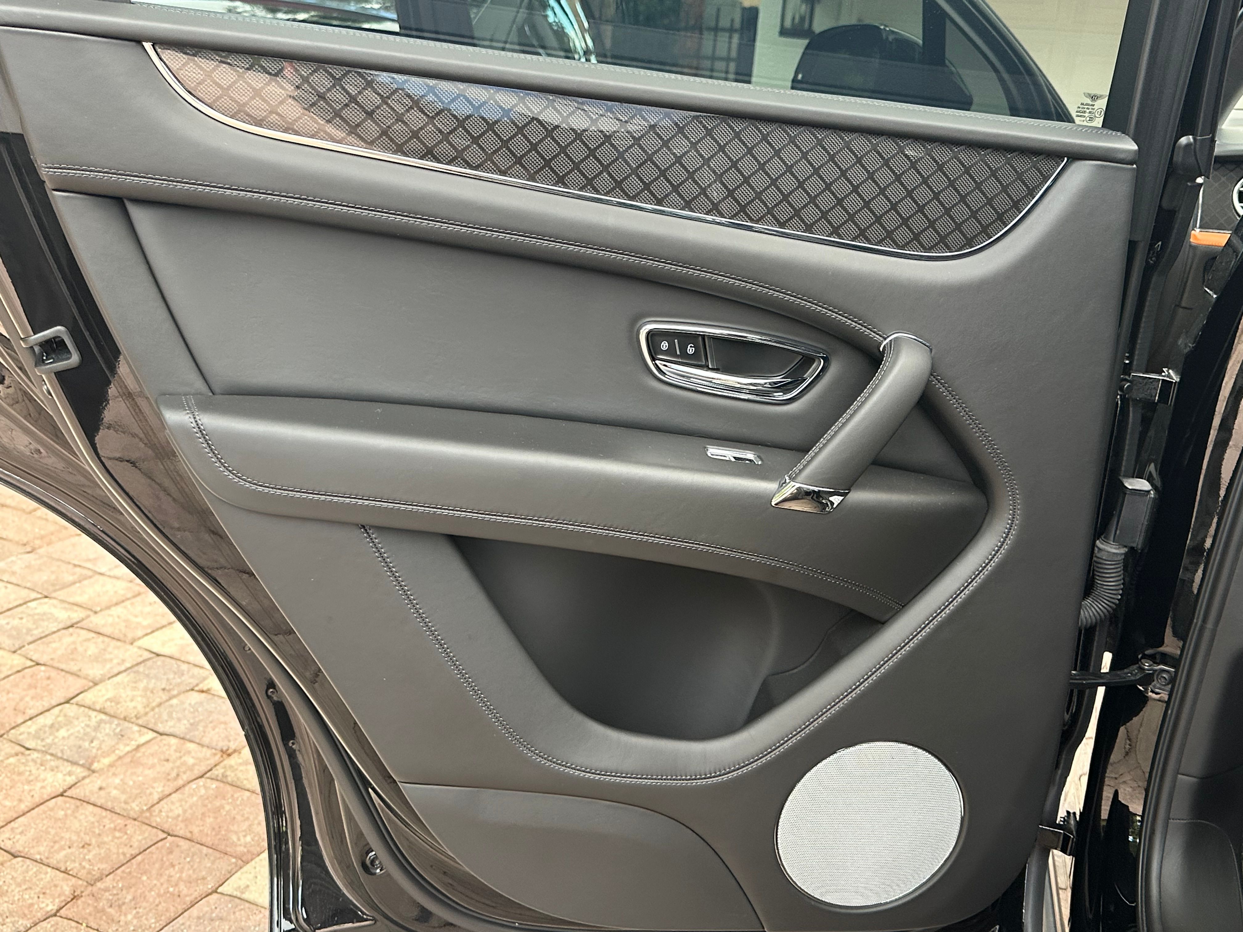 Used 2020 Bentley Bentayga AWD/4WD image 13