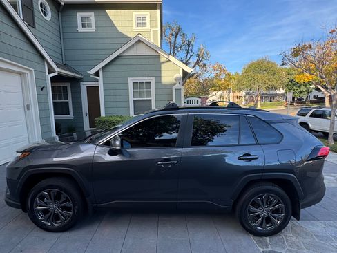 Used 2025 Toyota RAV4 XLE Premium image 2