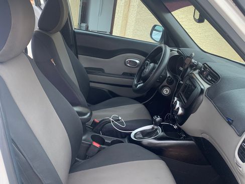 Used 2014 Kia Soul FWD image 12