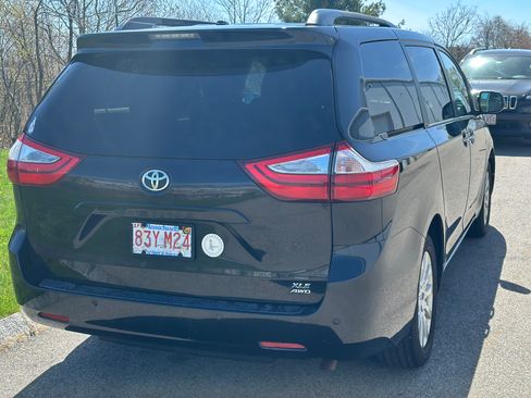 Used 2015 Toyota Sienna XLE w/ XLE Navigation Package AWD/4WD image 4
