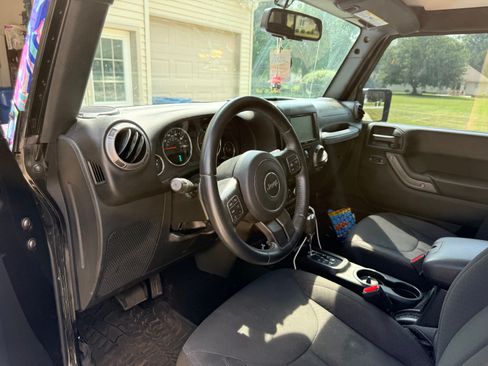 Used 2017 Jeep Wrangler Unlimited Sport w/ Quick Order Package 24S AWD/4WD image 9