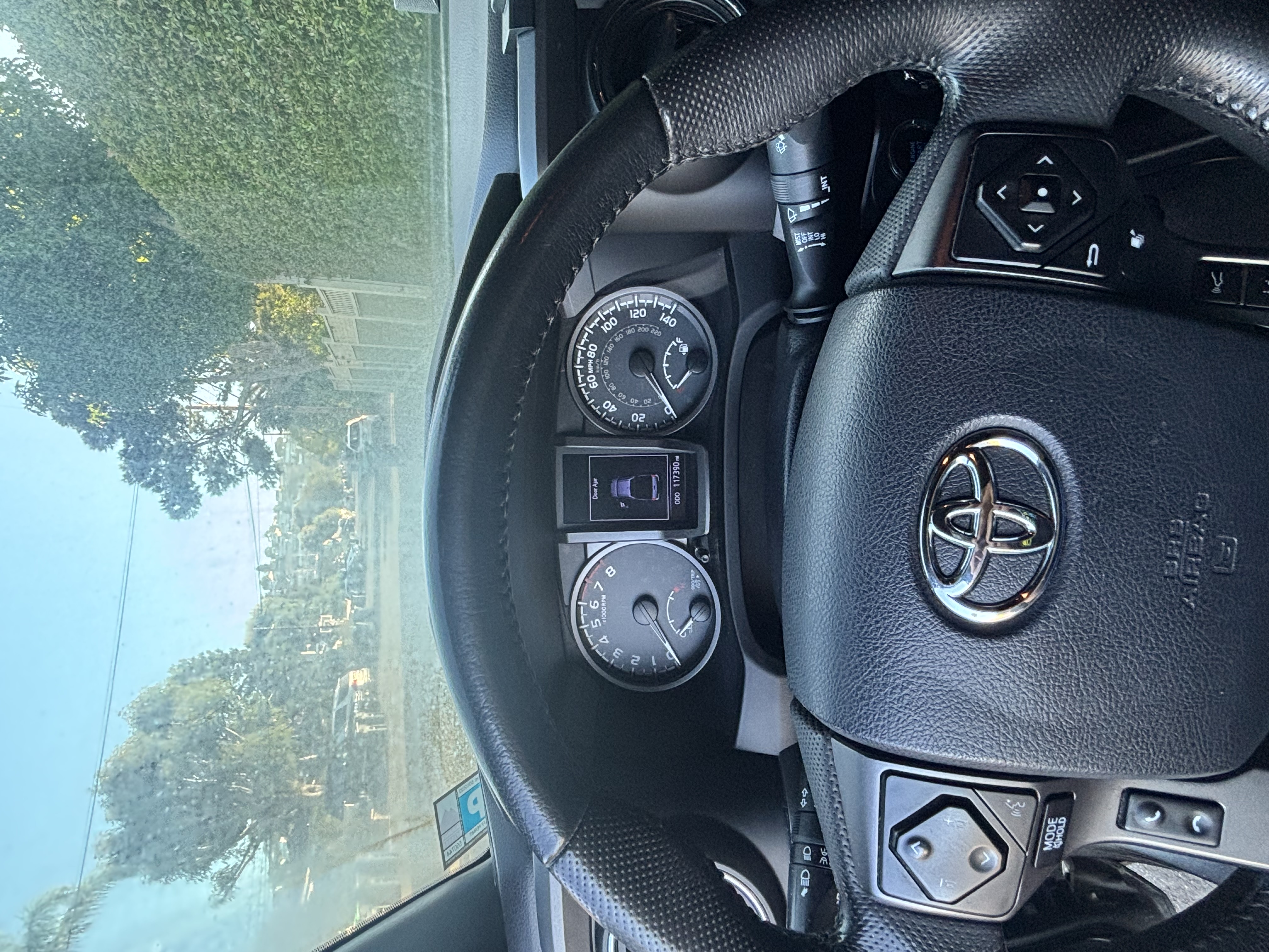 Used 2019 Toyota Tacoma TRD Off-Road w/ Technology Package AWD/4WD image 4