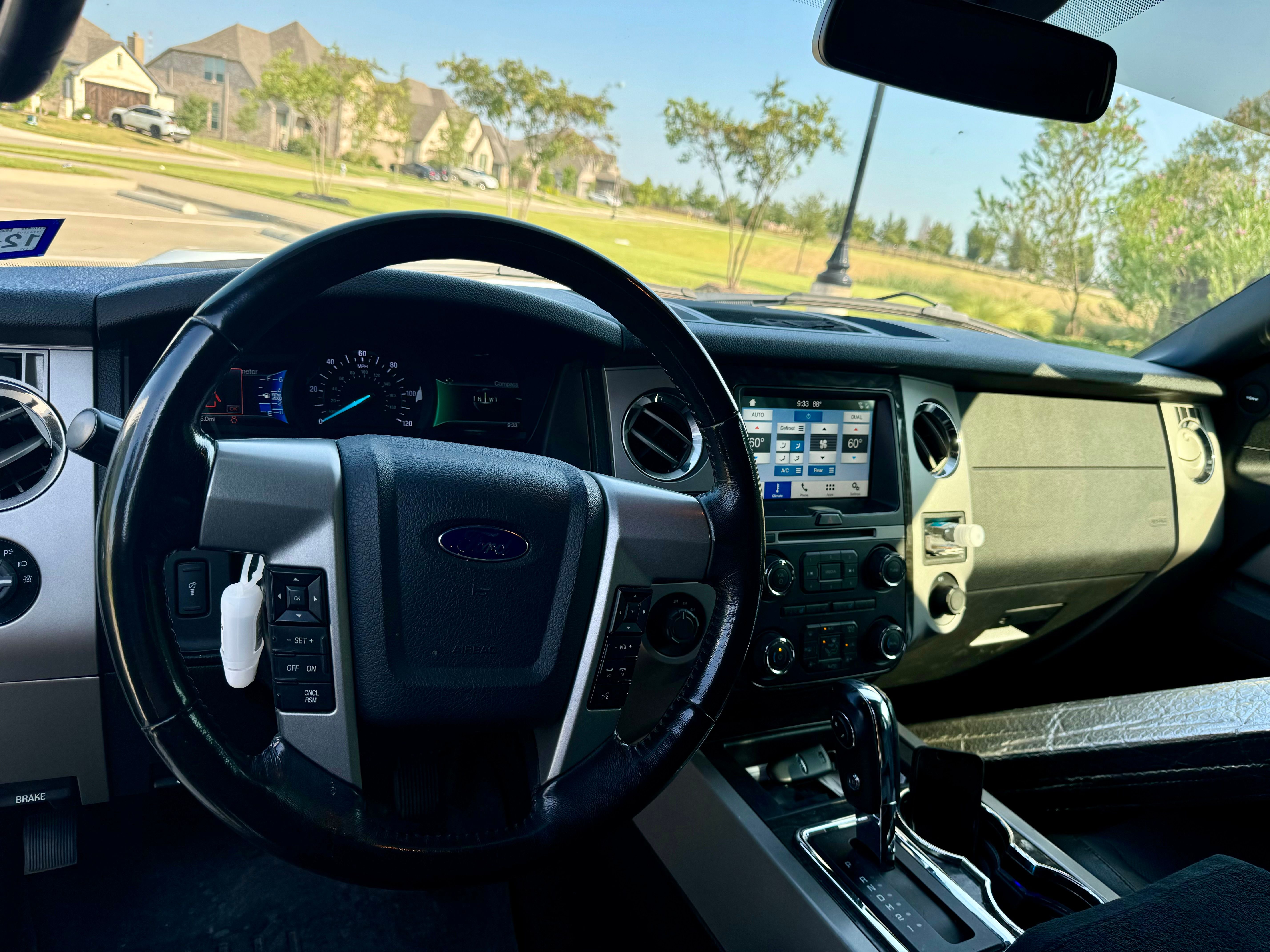 Used 2017 Ford Expedition Limited AWD/4WD image 9