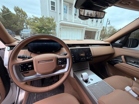 Used 2024 Land Rover Range Rover SV AWD/4WD image 13