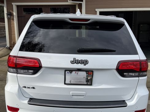 Used 2018 Jeep Grand Cherokee High Altitude image 2