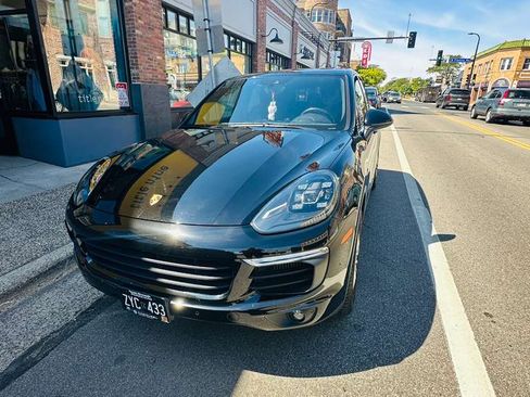 Used 2016 Porsche Cayenne S AWD/4WD image 2