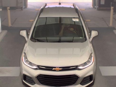 Used 2018 Chevrolet Trax LT w/ LT Convenience Package AWD/4WD image 2