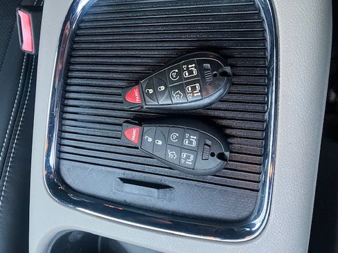 Used 2017 Dodge Grand Caravan SXT image 11