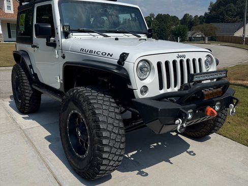 Used 2017 Jeep Wrangler Rubicon w/ Power Convenience Group image 28