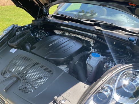 Used 2018 Porsche Macan Sport Edition AWD/4WD image 11