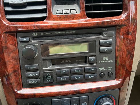 Used 2004 Hyundai Sonata LX FWD image 11