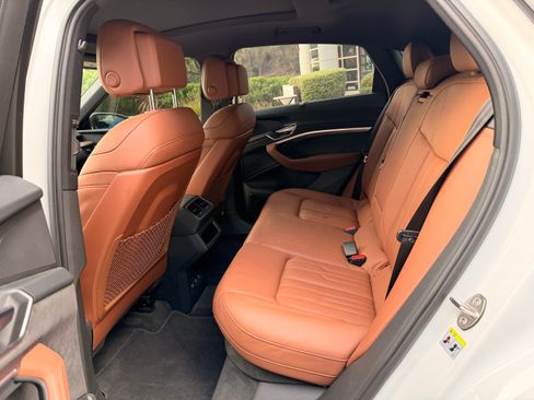 Used 2021 Audi e-tron Prestige w/ Prestige Package image 15