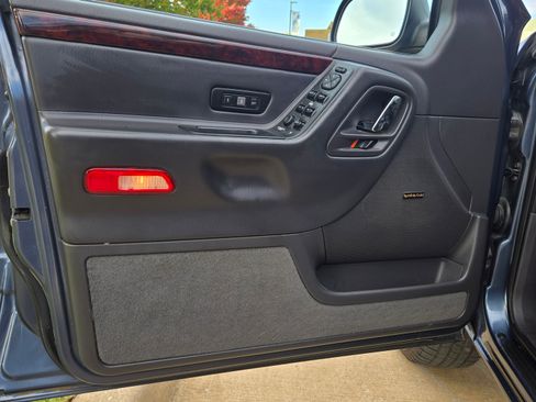 Used 2001 Jeep Grand Cherokee Limited image 10