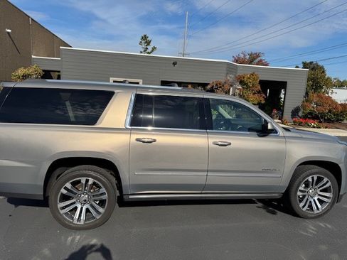 Used 2019 GMC Yukon XL Denali w/ Denali Ultimate Package image 5