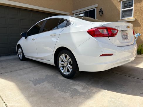 Used 2019 Chevrolet Cruze LT w/ Convenience Package image 3