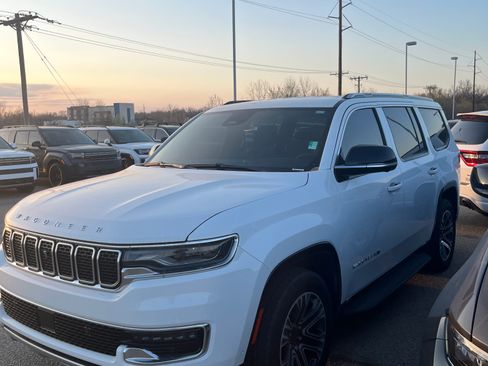 Used 2024 Jeep Wagoneer Series II w/ Convenience Group I image 5