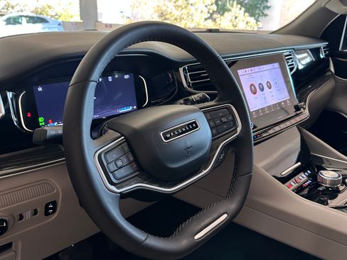 Used 2022 Jeep Wagoneer Series III w/ Premium Group I image 9