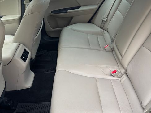 Used 2017 Honda Accord Touring image 9