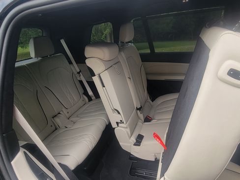 Used 2024 BMW X7 M60i AWD/4WD image 11