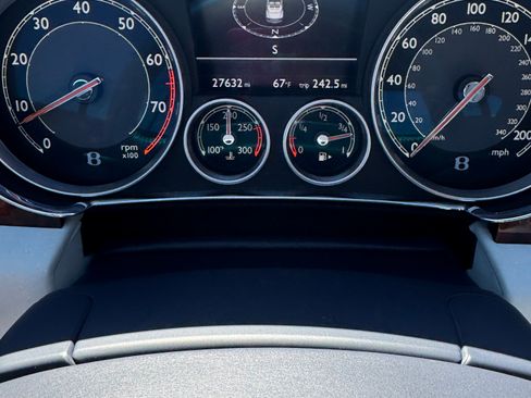 Used 2015 Bentley Continental GT image 22
