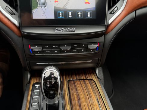 Used 2018 Maserati Ghibli S GranLusso image 16