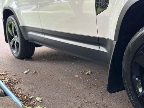 Used 2023 Land Rover Defender 130 SE image 21