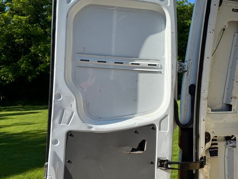 Used 2015 Mercedes-Benz Sprinter 2500 image 19