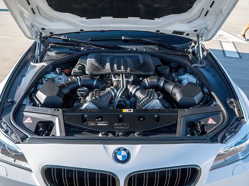 Used 2014 BMW M5 Competition image 26