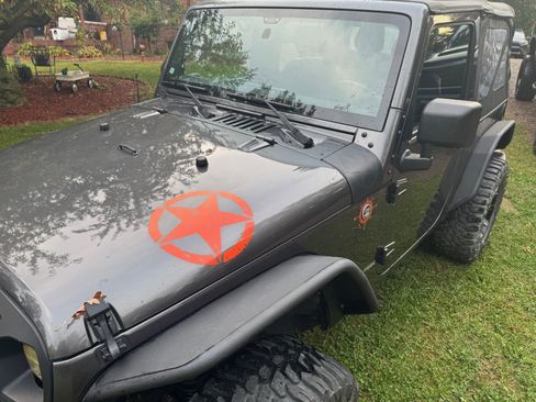 Used 2018 Jeep Wrangler Sport image 14