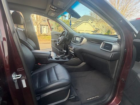 Used 2020 Kia Sorento EX image 19