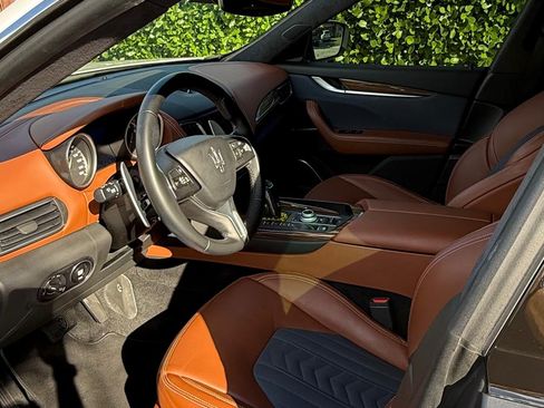 Used 2019 Maserati Levante S GranLusso image 10