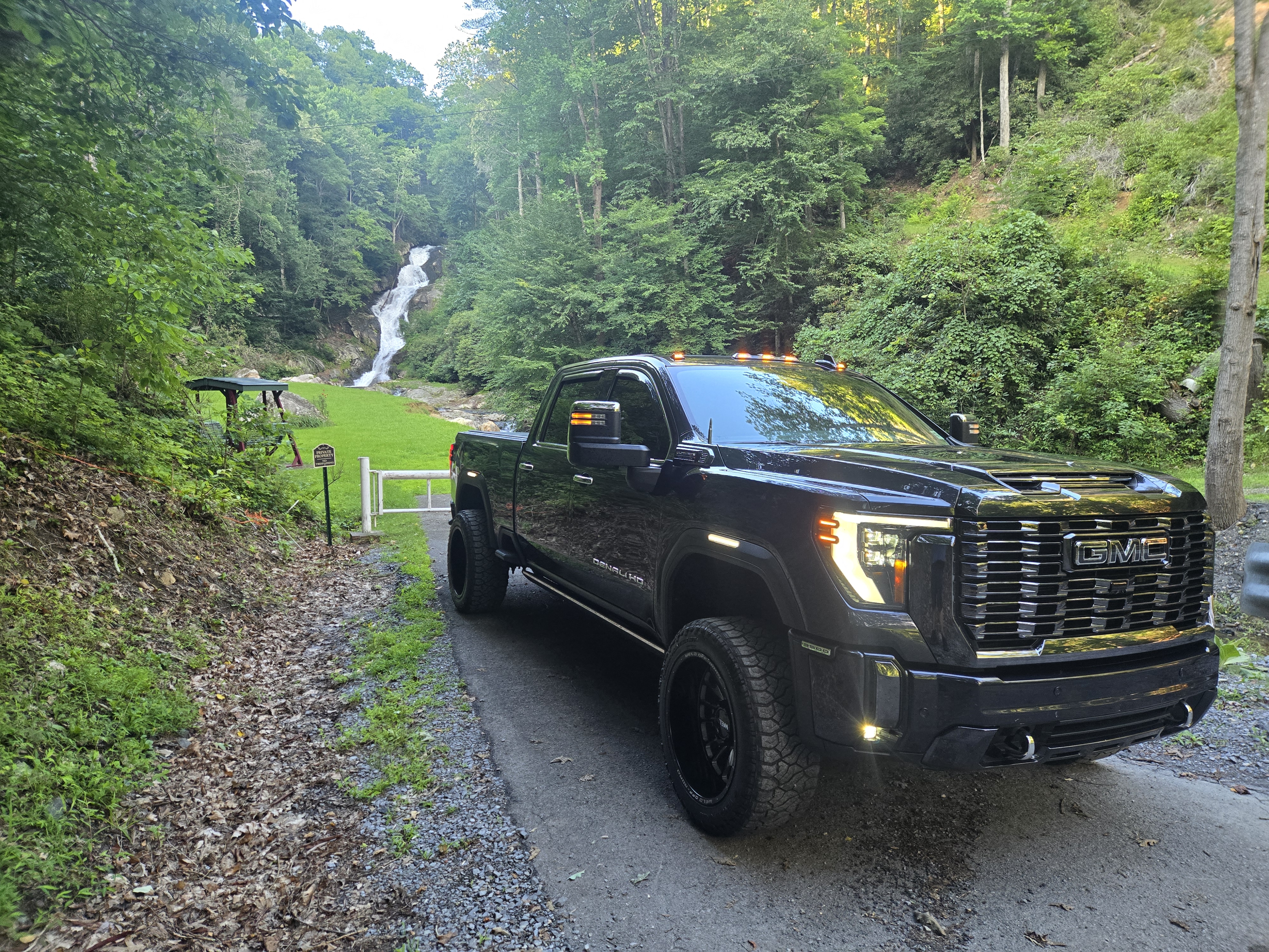 Used 2024 GMC Sierra 3500 Denali Ultimate AWD/4WD image 4