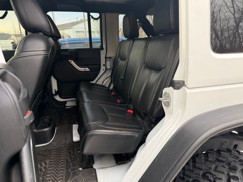 Used 2016 Jeep Wrangler Unlimited Rubicon image 11