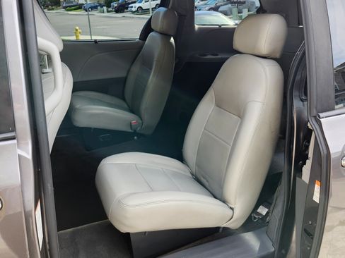 Used 2020 Toyota Sienna XLE Premium image 22