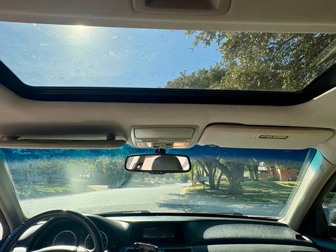 Used 2011 Honda Accord EX-L image 9