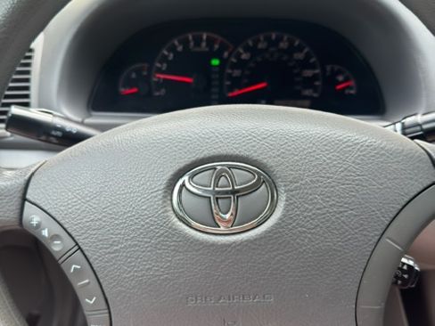 Used 2006 Toyota Camry LE FWD image 10