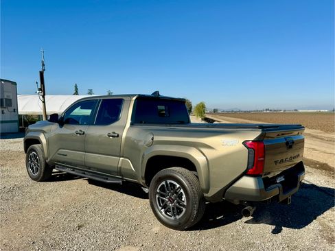 Used 2025 Toyota Tacoma TRD Sport image 14