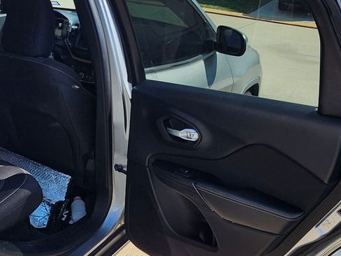 Used 2015 Jeep Cherokee Latitude image 22