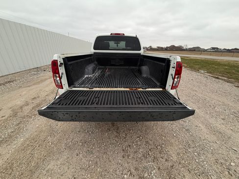 Used 2020 Nissan Frontier S image 18