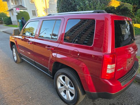 Used 2012 Jeep Patriot Limited w/ Sun/Sound Group image 4