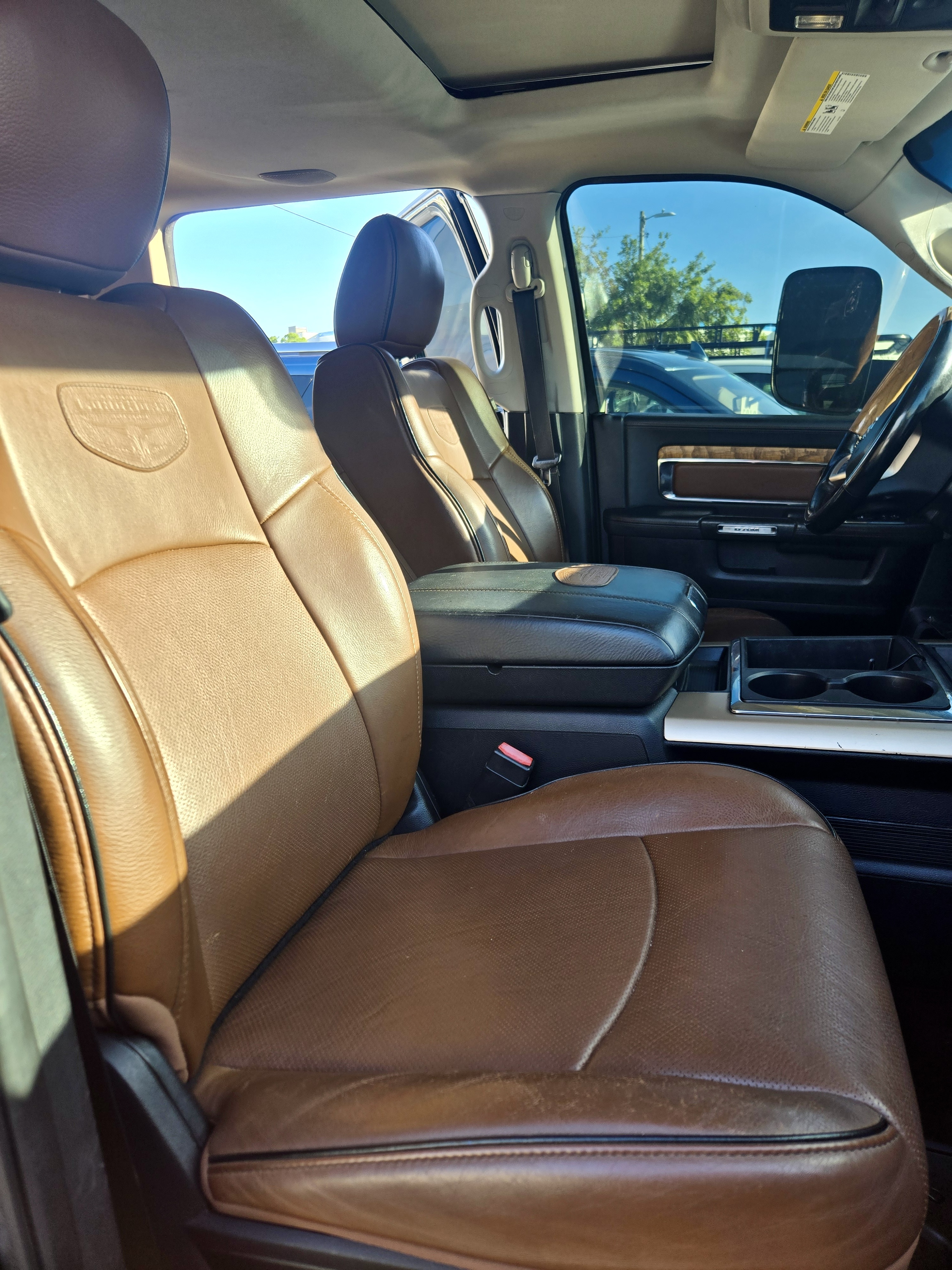 Used 2014 RAM 2500 Longhorn AWD/4WD image 9