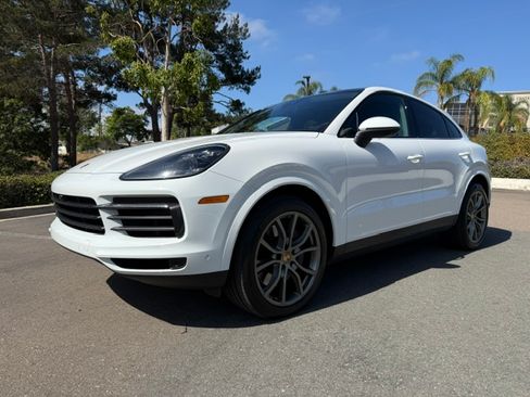 Used 2022 Porsche Cayenne Platinum Edition AWD/4WD image 4