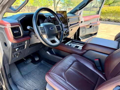 Used 2022 Ford Expedition Max Limited image 8