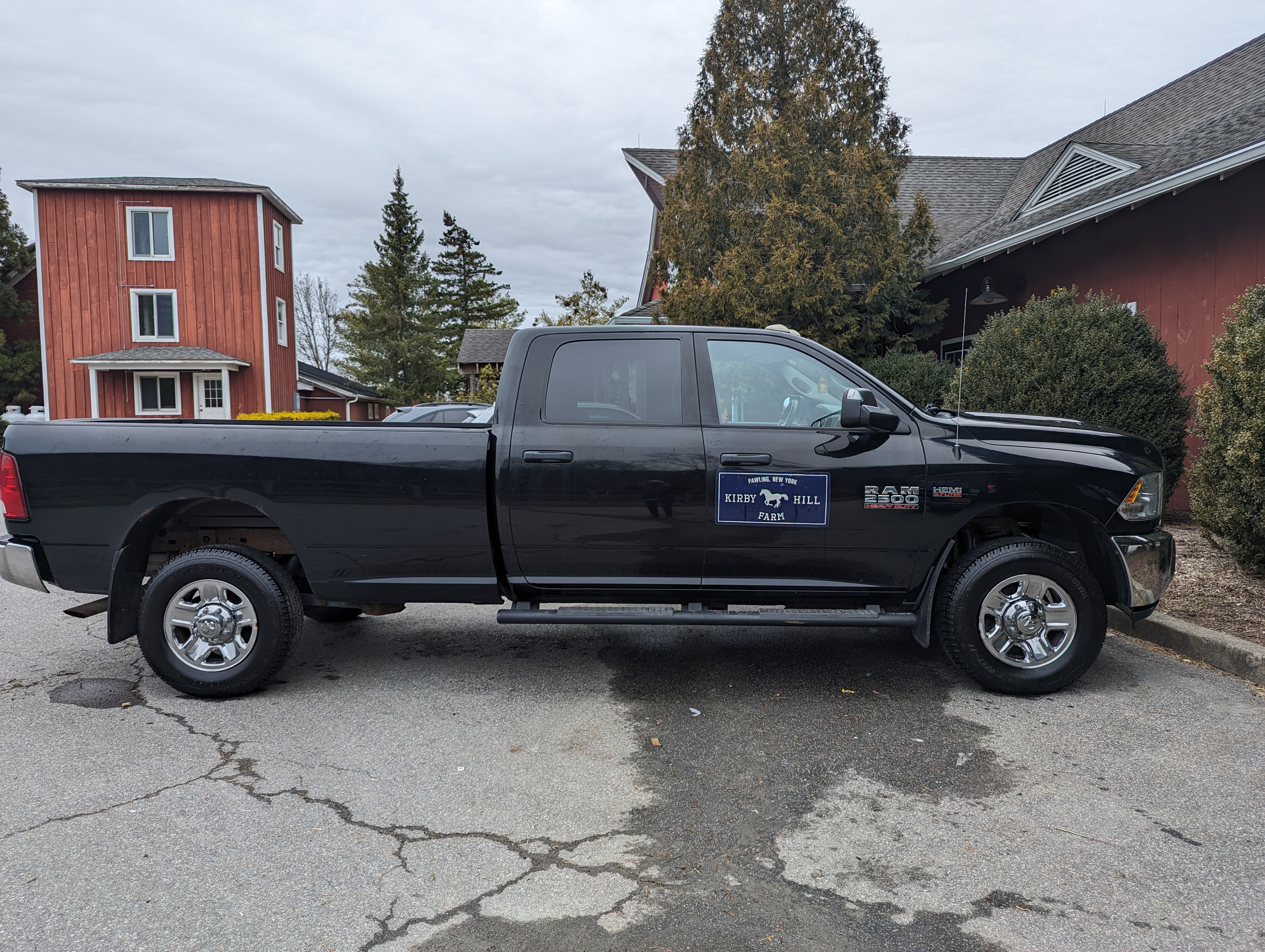 Used 2014 RAM 2500 Tradesman w/ Chrome Appearance Group AWD/4WD image 2
