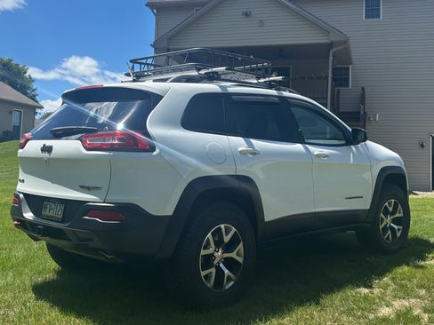Used 2015 Jeep Cherokee Trailhawk w/ Leather Interior Group AWD/4WD image 4