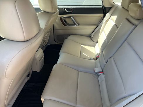 Used 2009 Subaru Outback 2.5i Limited image 4