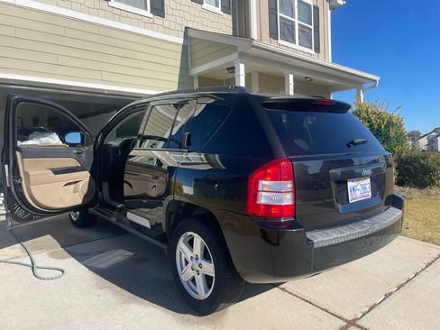 Used 2010 Jeep Compass Sport image 4