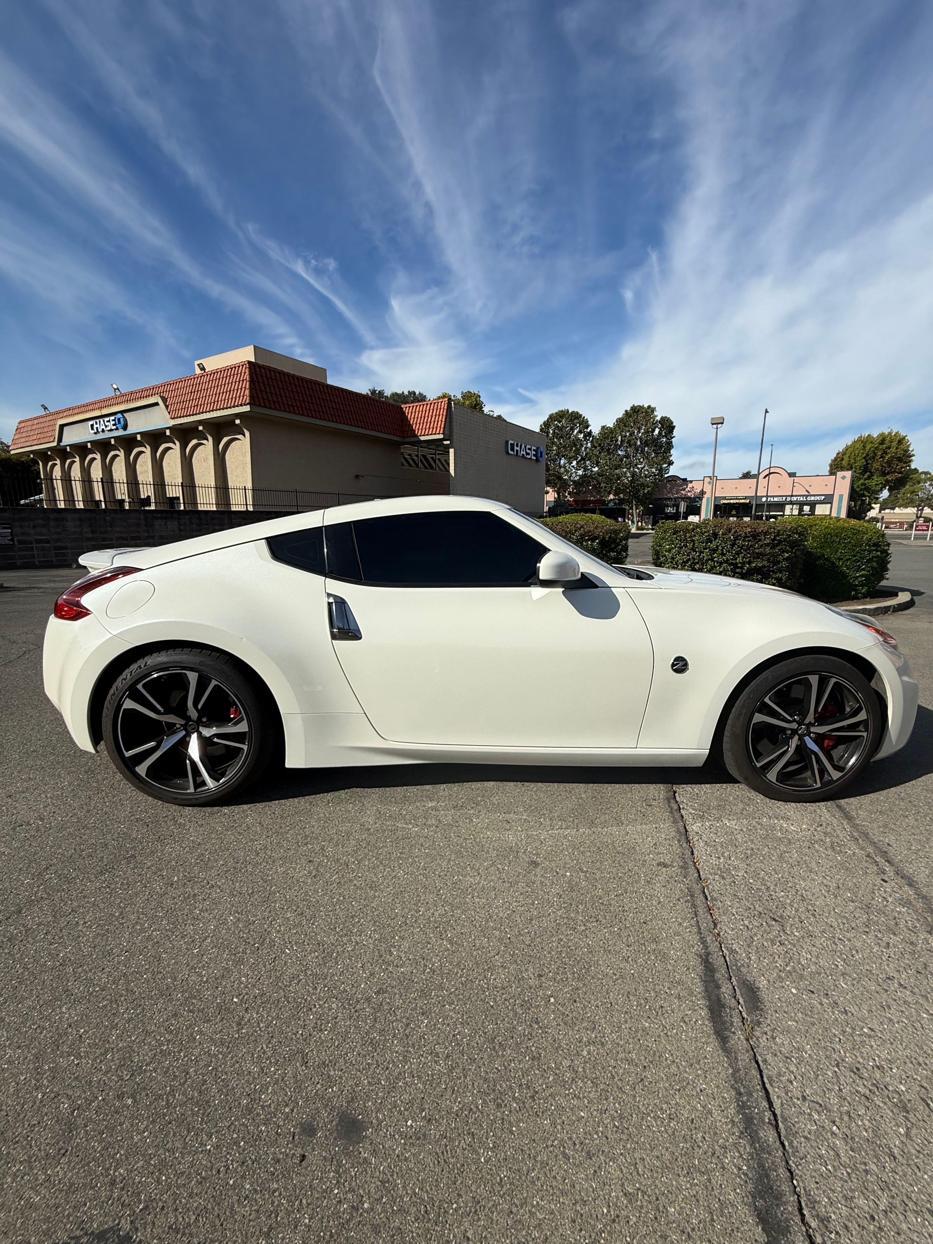 Used 2018 Nissan 370Z Coupe RWD image 1